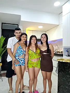 Snapshot of royalgirls_x chatting on 7, 5, 2026 royalgirls x online show from 7, 5, 2026