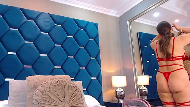 ThaniaJones online show from 8, 2, 2026