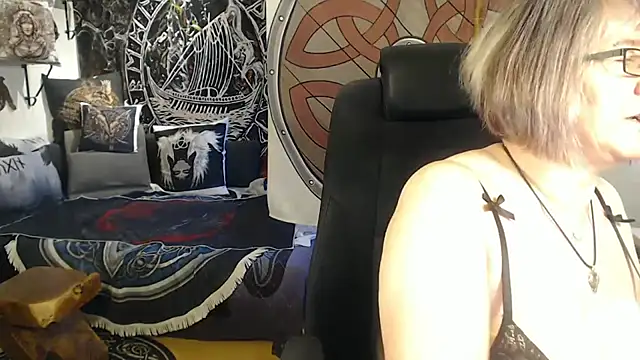 Snapshot of TittenMichelle chatting on 23, 4, 2026 TittenMichelle online show from 23, 4, 2026