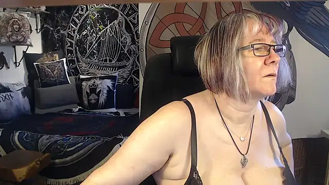 Snapshot of TittenMichelle chatting on 25, 4, 2026 TittenMichelle online show from 25, 4, 2026