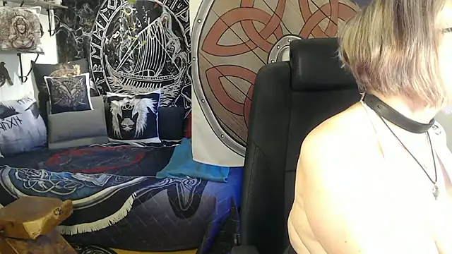 Snapshot of TittenMichelle chatting on 4, 5, 2026 TittenMichelle online show from 4, 5, 2026