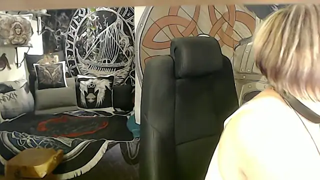 Snapshot of TittenMichelle chatting on 21, 5, 2026 TittenMichelle online show from 21, 5, 2026