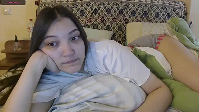 Snapshot of AlisaDevis chatting on 2, 11, 2025 AlisaDevis online show from 2, 11, 2025