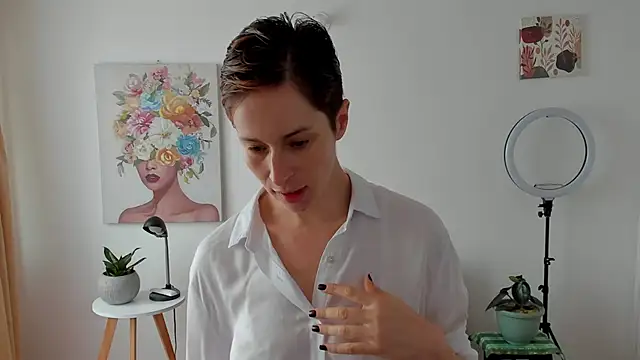 cuddlingbunny online show from 16, 2, 2025