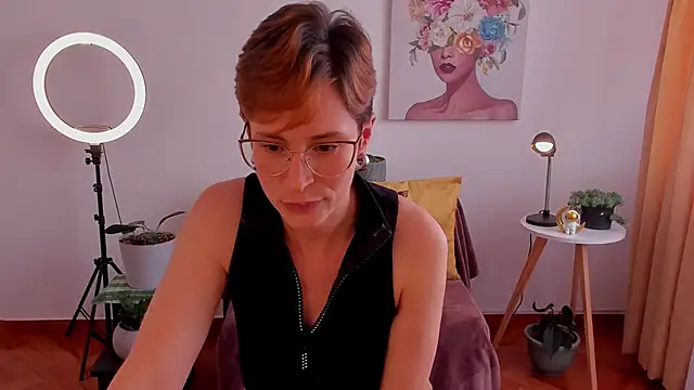 cuddlingbunny online show from 28, 2, 2025