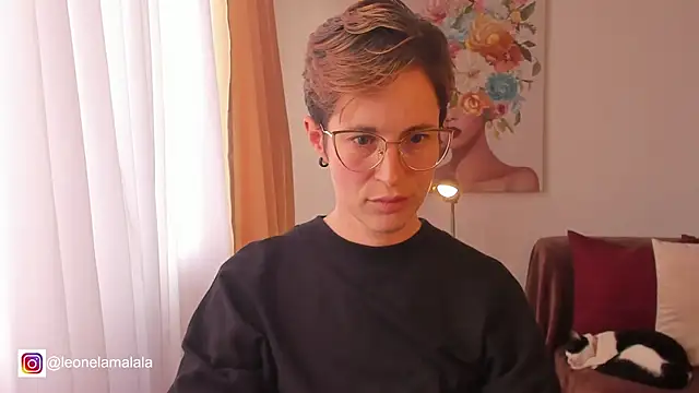 cuddlingbunny online show from 10, 3, 2025