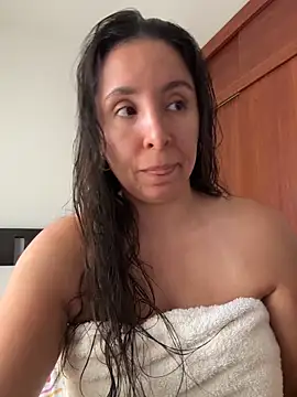 Snapshot of emely_sexx20 chatting on 18, 5, 2026 emely sexx20 online show from 18, 5, 2026