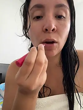 Snapshot of emely_sexx20 chatting on 18, 7, 2026 emely sexx20 online show from 18, 7, 2026