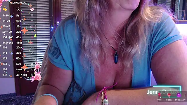 Snapshot of JennaDeluxe chatting on 4, 7, 2026 JennaDeluxe online show from 4, 7, 2026