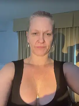 Snapshot of mollyfourtune chatting on 13, 3, 2026 mollyfourtune online show from 13, 3, 2026