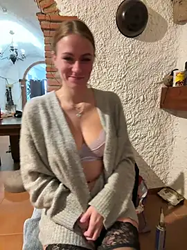 Snapshot of selenaluvv chatting on 29, 12, 2024 selenaluvv online show from 29, 12, 2024