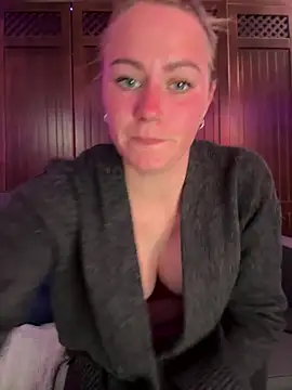 selenaluvv online show from 18, 3, 2026