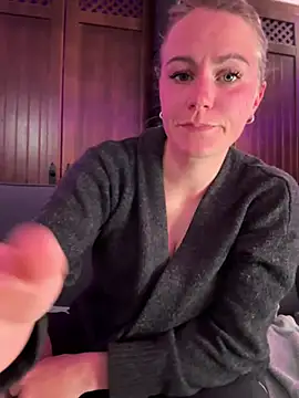 selenaluvv online show from 4, 4, 2026