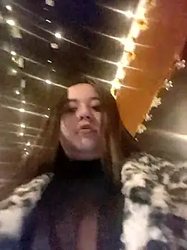 Snapshot of Cristal__04 chatting on 21, 4, 2026 Cristal 04 online show from 21, 4, 2026