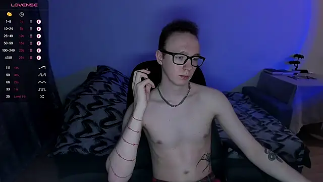 Snapshot of Alex_silents chatting on 8, 12, 2024 Alex silents online show from 8, 12, 2024
