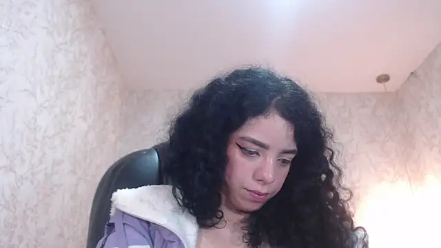 EmmaCowperr online show from 6, 1, 2025