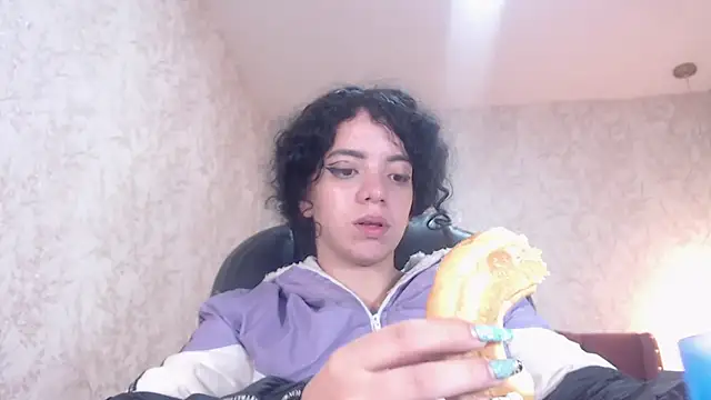 EmmaCowperr online show from 13, 1, 2025