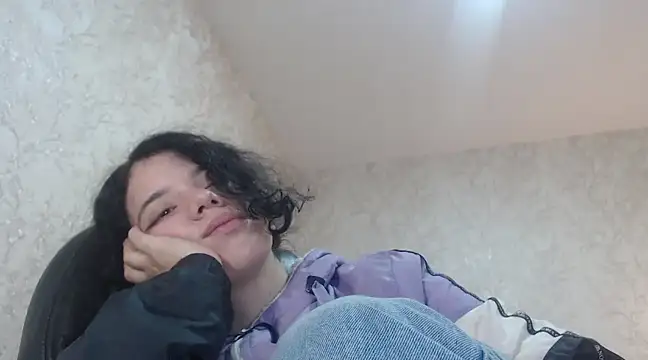 EmmaCowperr online show from 16, 1, 2025