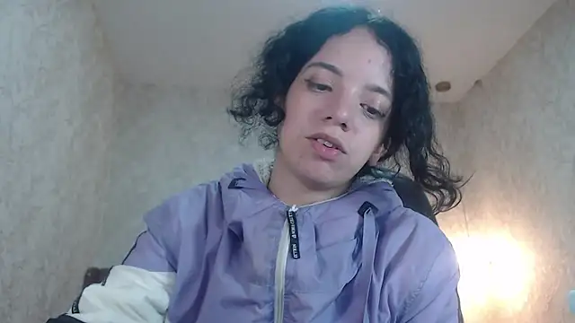 EmmaCowperr online show from 16, 1, 2025