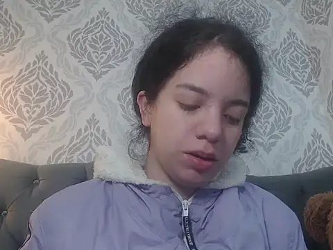 EmmaCowperr online show from 17, 3, 2025