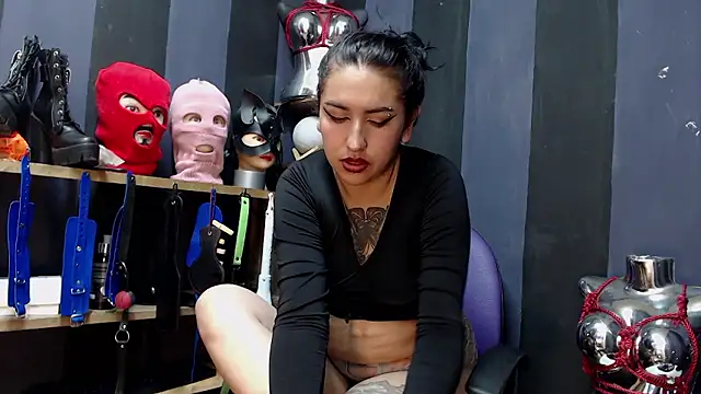 LucyStrike  online show from 4, 12, 2024