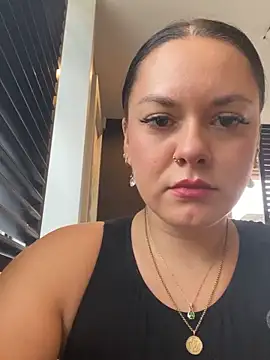 Luccreccia  online show from 20, 9, 2025