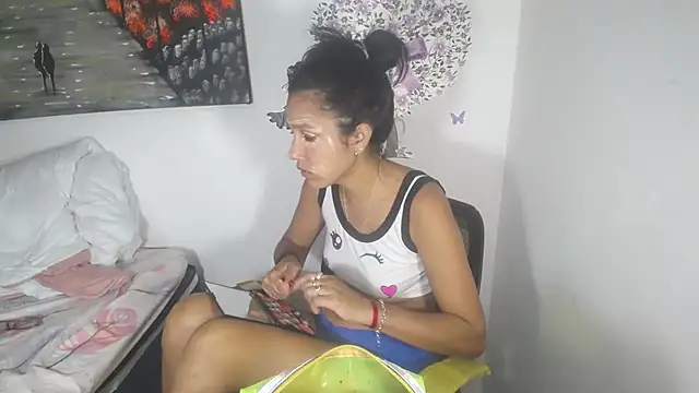 KamileLatinasexy online show from 20, 10, 2025