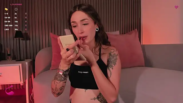 Snapshot of Amy-Parrish chatting on 23, 4, 2026 Amy-Parrish online show from 23, 4, 2026