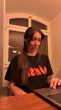 emiliasommer online show from 30, 9, 2025