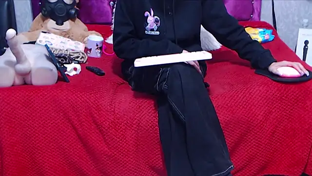 AyshaScott online show from 9, 9, 2025