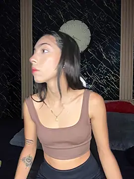 Snapshot of Ema_azel chatting on 5, 1, 2025 Ema azel online show from 5, 1, 2025