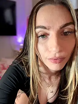 Snapshot of BrattyBae_xo chatting on 30, 4, 2026 BrattyBae xo online show from 30, 4, 2026