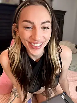 Snapshot of BrattyBae_xo chatting on 19, 5, 2026 BrattyBae xo online show from 19, 5, 2026