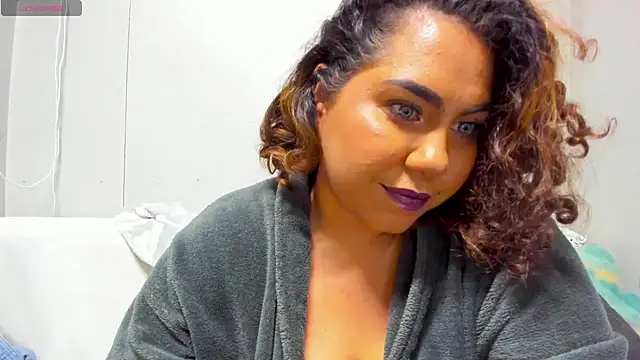 isobeladams20 online show from 13, 12, 2024