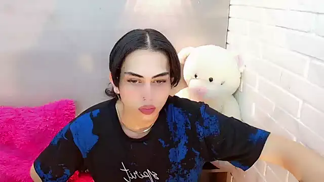 Daniela Pink  online show from 12, 11, 2025