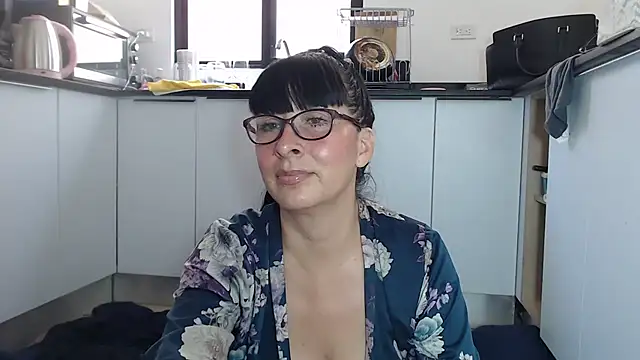 Snapshot of HellenLatin chatting on 10, 5, 2026 HellenLatin online show from 10, 5, 2026