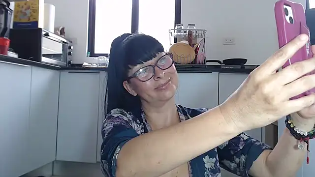 Snapshot of HellenLatin chatting on 12, 5, 2026 HellenLatin online show from 12, 5, 2026