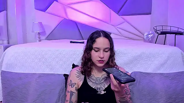 AnnyThompson  online show from 25, 1, 2025