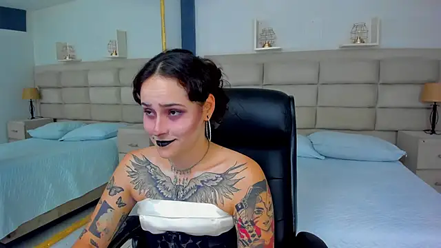 AnnyThompson  online show from 31, 10, 2025