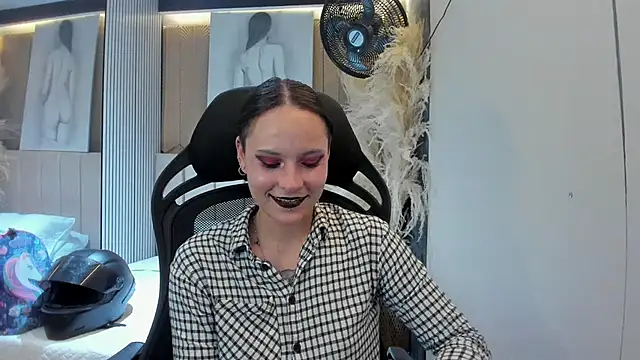 AnnyThompson  online show from 28, 3, 2026