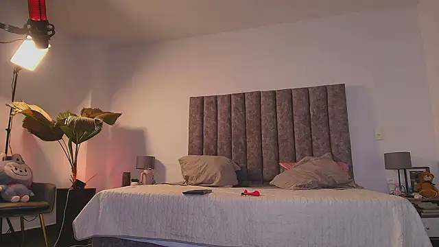 Snapshot of milaivanova chatting on 18, 3, 2026 milaivanova online show from 18, 3, 2026