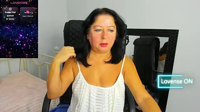 Julia Dean online show from 15, 11, 2025