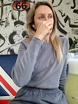 Snapshot of Miss____Mia_ chatting on 1, 10, 2025 Miss Mia online show from 1, 10, 2025