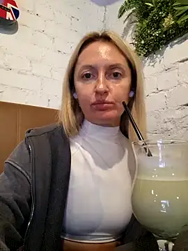 Snapshot of Miss____Mia_ chatting on 2, 10, 2025 Miss Mia online show from 2, 10, 2025