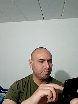 Snapshot of ElSunEagle chatting on 5, 11, 2025 ElSunEagle online show from 5, 11, 2025