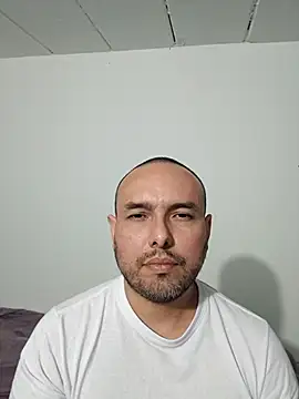 Snapshot of ElSunEagle chatting on 13, 11, 2025 ElSunEagle online show from 13, 11, 2025