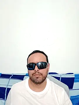 Snapshot of ElSunEagle chatting on 23, 4, 2026 ElSunEagle online show from 23, 4, 2026