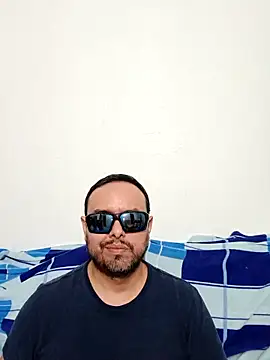 Snapshot of ElSunEagle chatting on 27, 4, 2026 ElSunEagle online show from 27, 4, 2026
