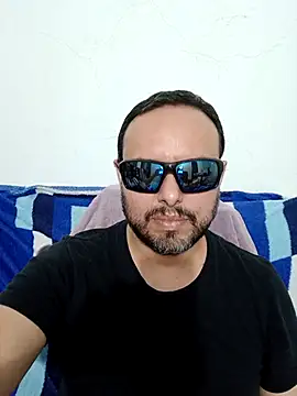 Snapshot of ElSunEagle chatting on 8, 5, 2026 ElSunEagle online show from 8, 5, 2026