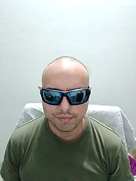Snapshot of ElSunEagle chatting on 9, 5, 2026 ElSunEagle online show from 9, 5, 2026